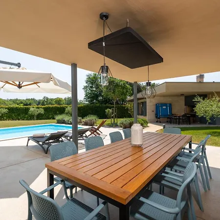 Krostula With Private Pool And Bbq Lašći