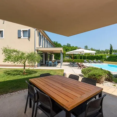 Krostula With Private Pool And Bbq ヴィラ