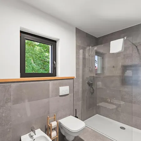 Krostula With Private Pool And Bbq ヴィラ Lašći