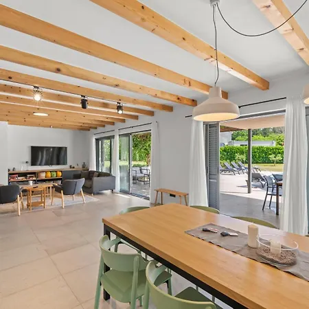 Krostula With Private Pool And Bbq Lašći