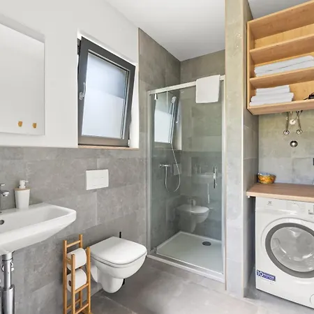Krostula With Private Pool And Bbq Villa Lašći