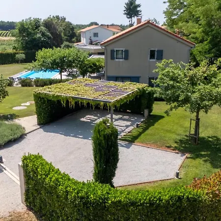 Krostula With Private Pool And Bbq ヴィラ