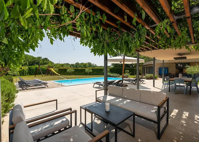 Vila Krostula With Private Pool And Bbq