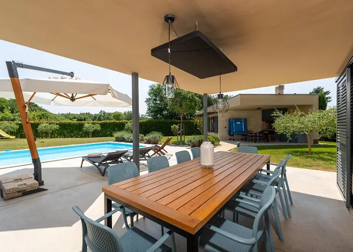 Krostula With Private Pool And Bbq Lasci