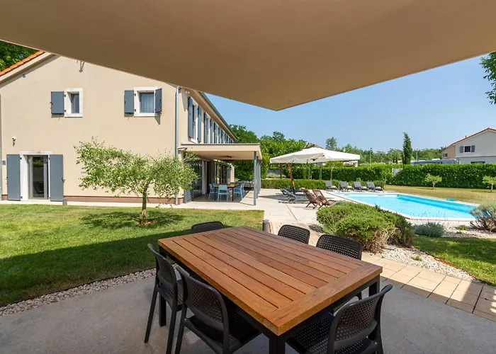Krostula With Private Pool And Bbq Vila