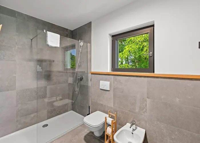 Krostula With Private Pool And Bbq Vila Lasci