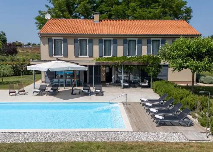 Krostula With Private Pool And Bbq Vila