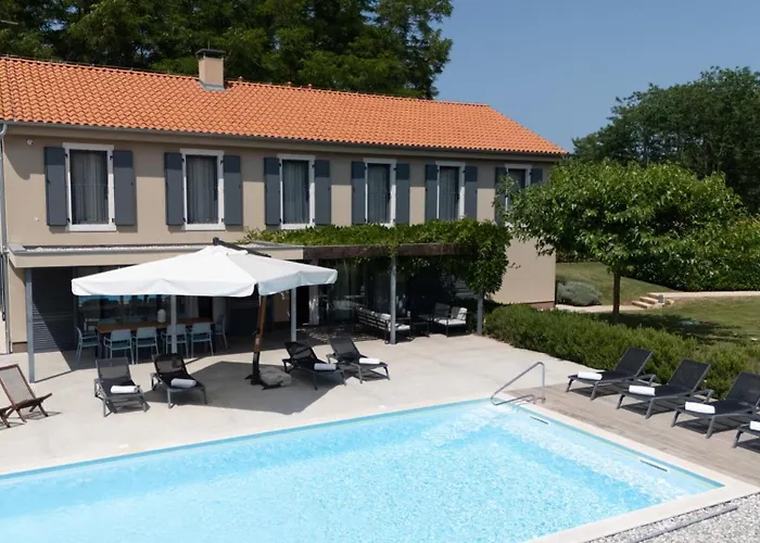 Krostula With Private Pool And Bbq Vila Lasci