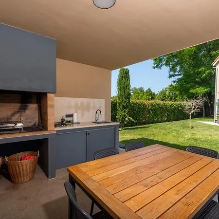 Villa Krostula With Private Pool And Bbq