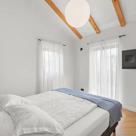 Villa Krostula With Private Pool And Bbq Lasci