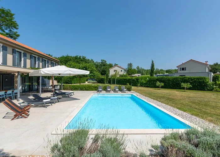 ヴィラ Krostula With Private Pool And Bbq