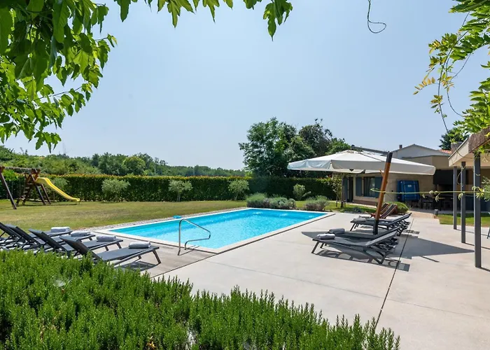 Krostula With Private Pool And Bbq ヴィラ