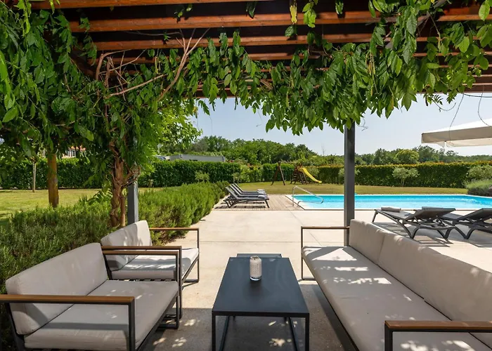 Krostula With Private Pool And Bbq ヴィラ *