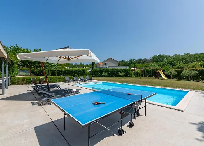 ヴィラ Krostula With Private Pool And Bbq Lašći