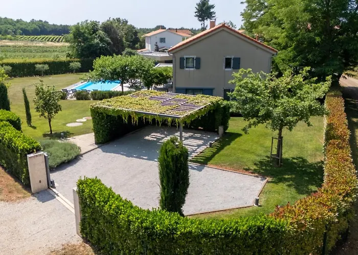 Krostula With Private Pool And Bbq ヴィラ
