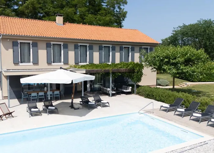 Krostula With Private Pool And Bbq ヴィラ Lašći